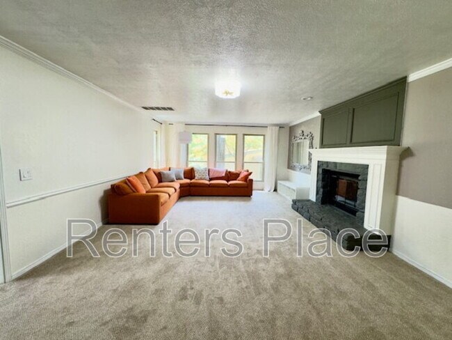 Building Photo - 6315 E 98th Pl