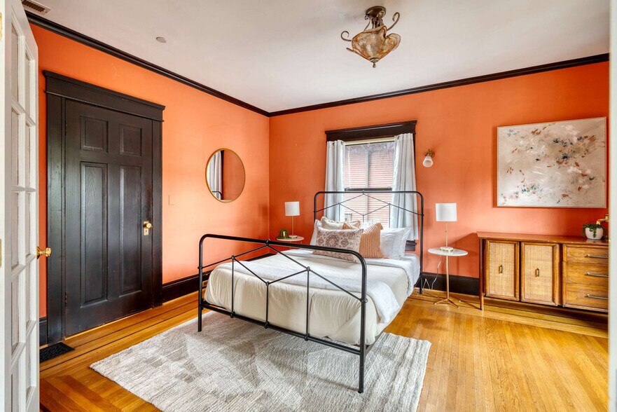 Building Photo - 2104 NW Everett St