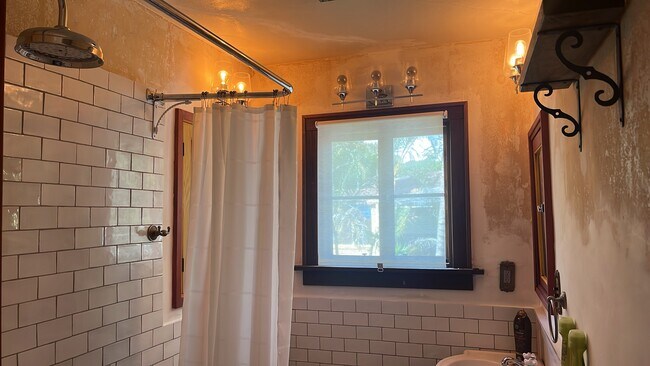 Bathroom Upstairs - 407 Alhambra Cir