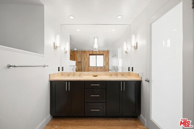 Building Photo - 130 Ocean Park Blvd