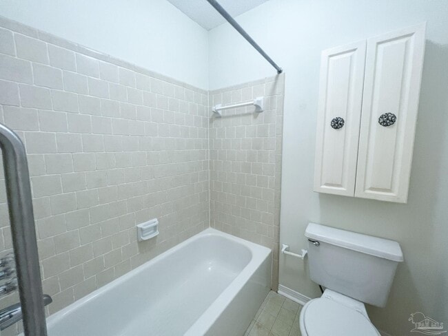 Building Photo - 4456 Bellview Ave