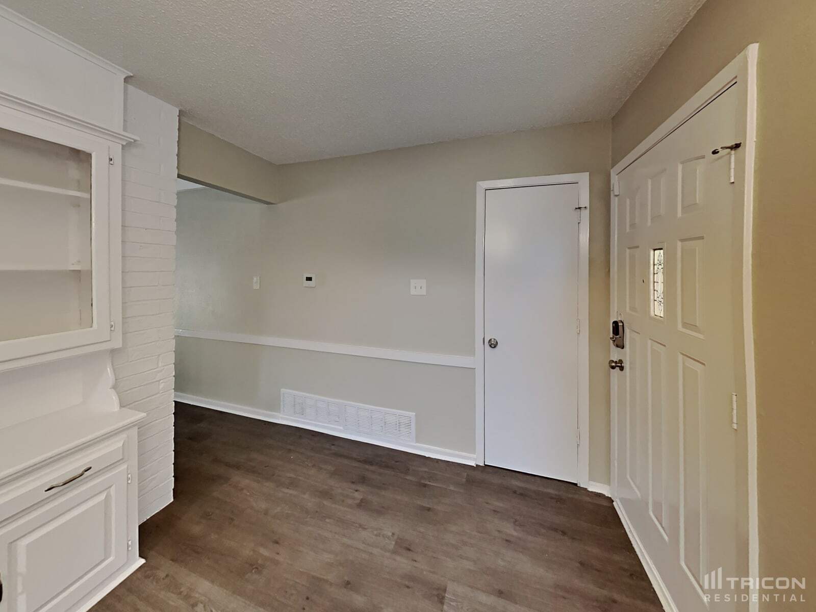 Building Photo - 820 Vaughn Dr