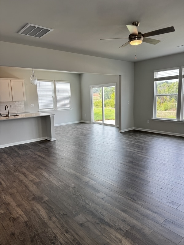 Building Photo - 142 Gervais Cir