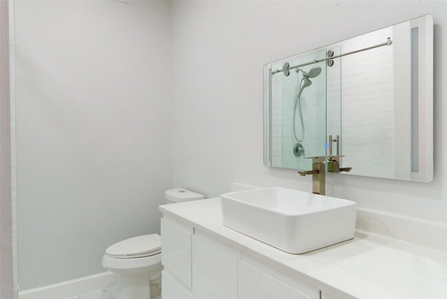 Building Photo - 3026 Holly Hall St
