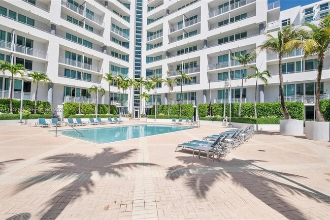 Building Photo - 350 NE 24th St