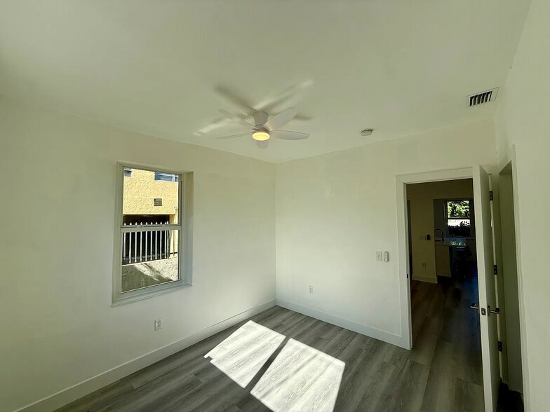 Building Photo - 340 NE 125th St