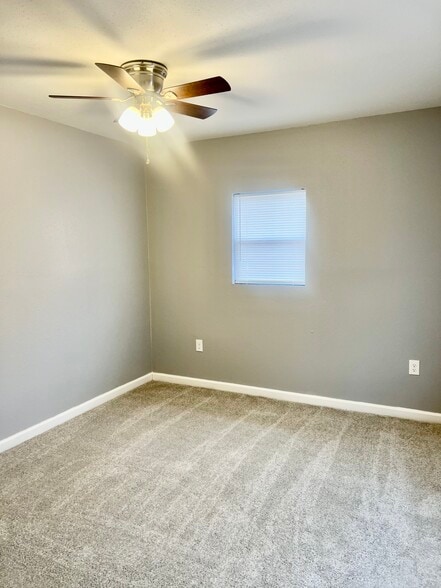 Building Photo - 2210 Salu St