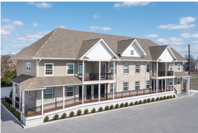 Building Photo - 1163 Montauk Hwy