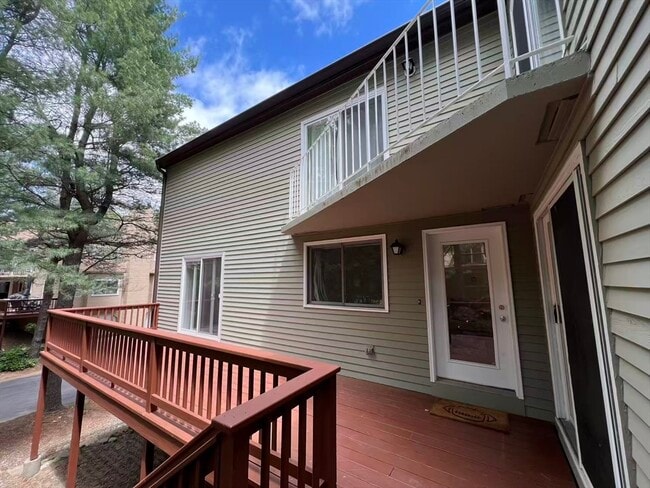 Primary Photo - 194 Captain Eames Cir