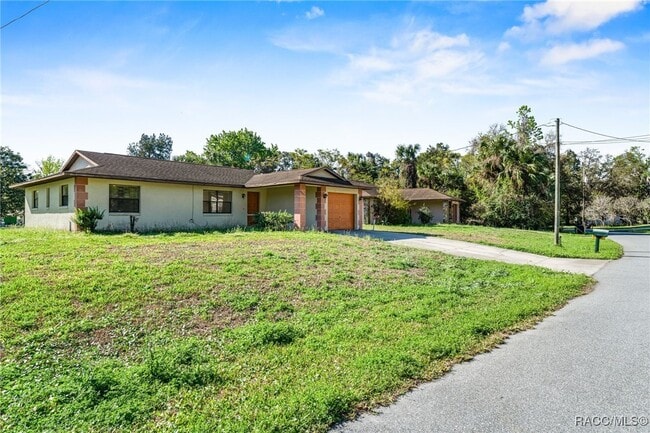 Building Photo - 4065 N Little Hawk Point