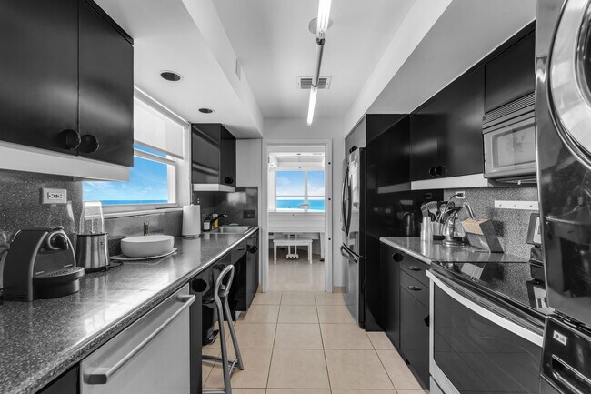 Building Photo - 4925 Collins Ave