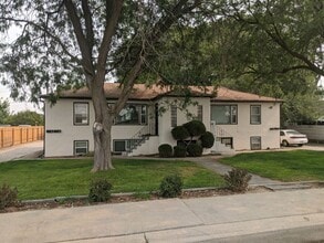 Building Photo - 712 S Canyon St