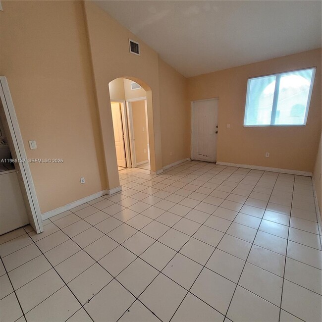 Building Photo - 1663 SE 27th Dr