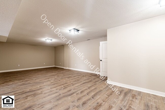 Building Photo - 4 bedroom home now available! ***MOVE IN RENT SPECIAL $500 OFF FIRST MONTH'S RENT!!!***