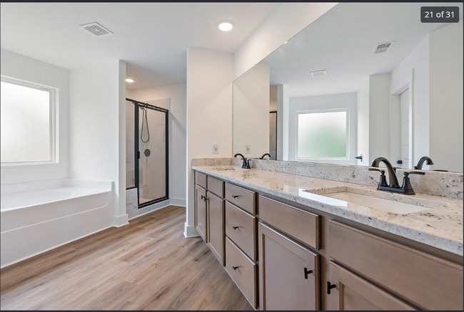 Building Photo - 6643 White Oak Ln