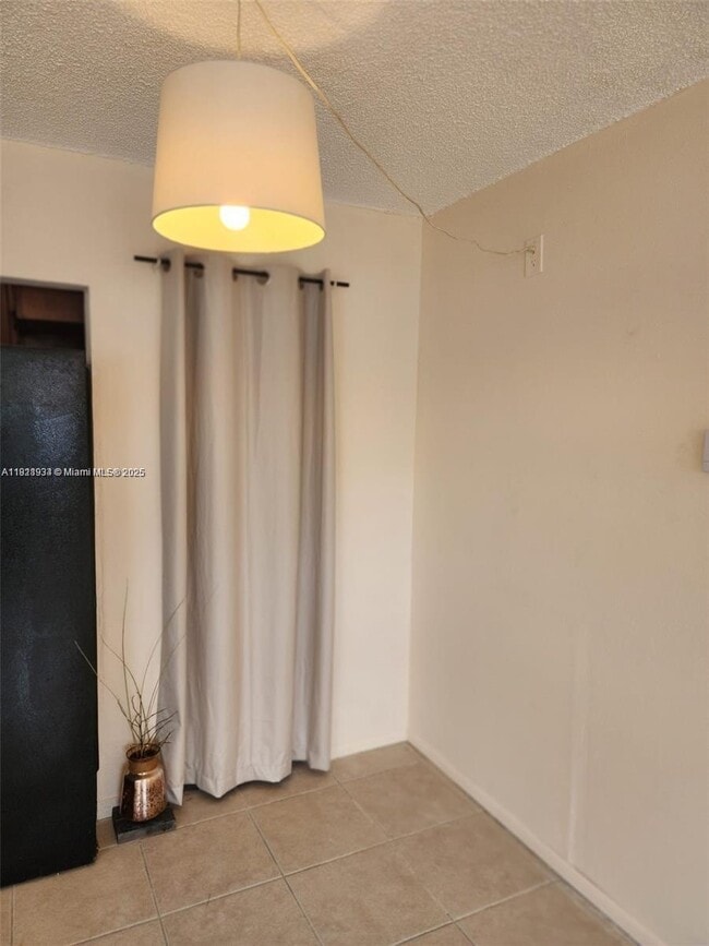 Building Photo - 241 SE 9th Ave