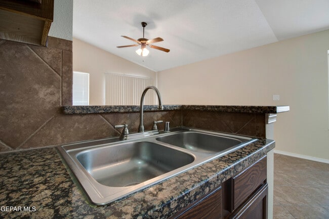 Building Photo - 14299 Desert Point Dr