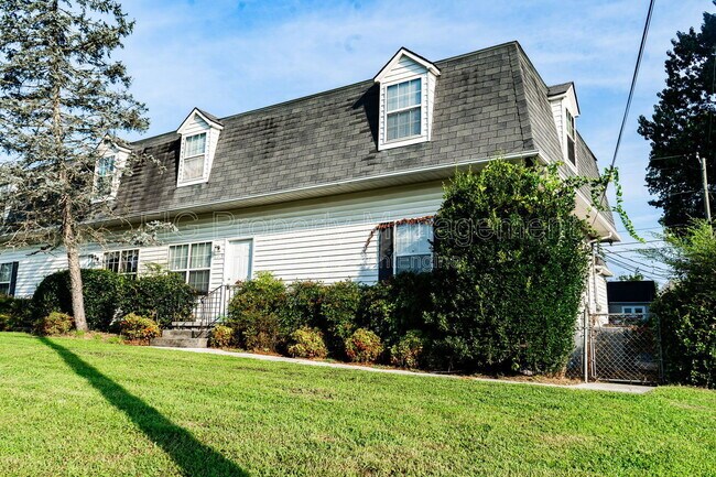 Primary Photo - 2519 Cedar Ln