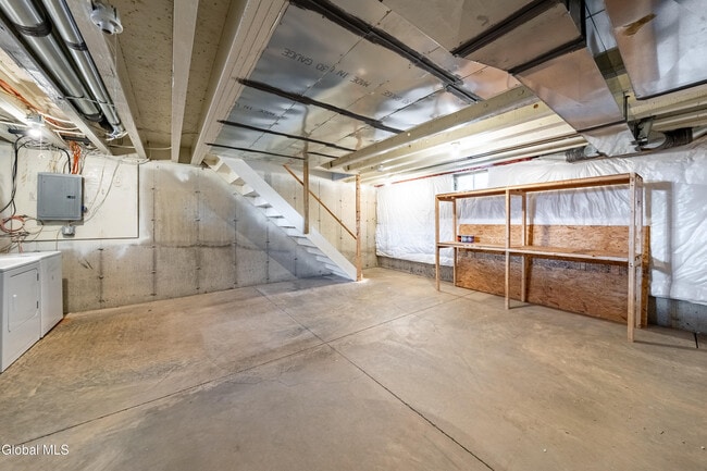 Building Photo - 1112 Western Ave