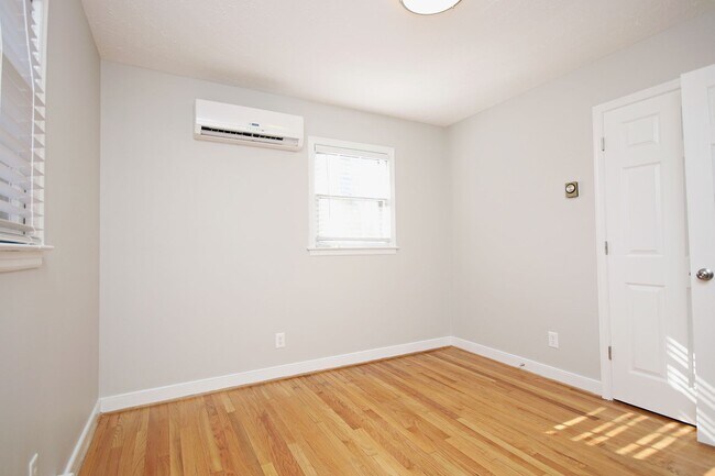 Building Photo - Nicely Updated Duplex Near UVA Medical Center
