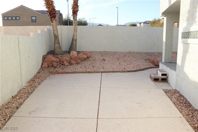 Building Photo - 3733 Deer Flats St