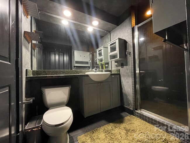 Building Photo - 710 W Trade St