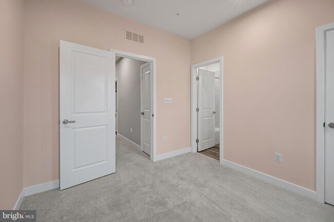 Building Photo - 174 Bethlehem Pl