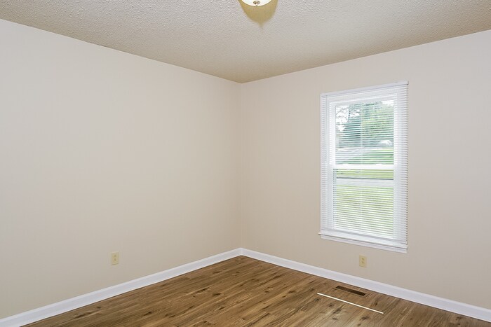 Building Photo - 115 Amethyst Dr