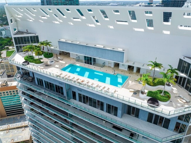 Building Photo - 1300 Brickell Bay Dr