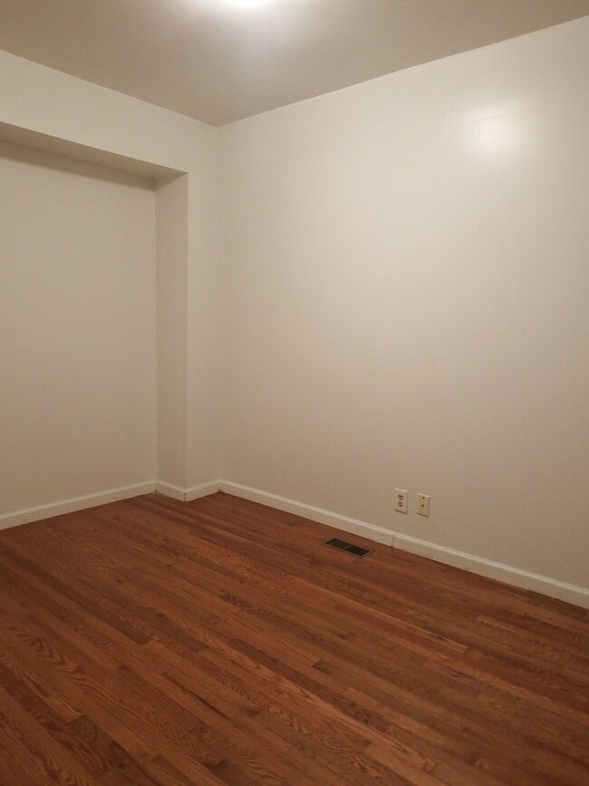 Building Photo - 417 E 31st St