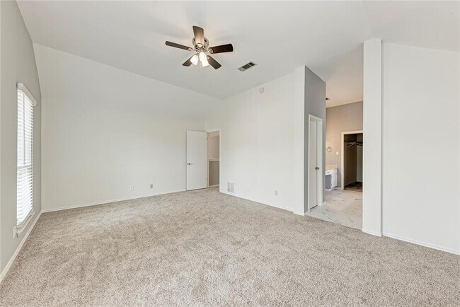 Building Photo - 1009 Riverlawn Dr