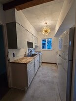 Building Photo - 465 Winslow Way E