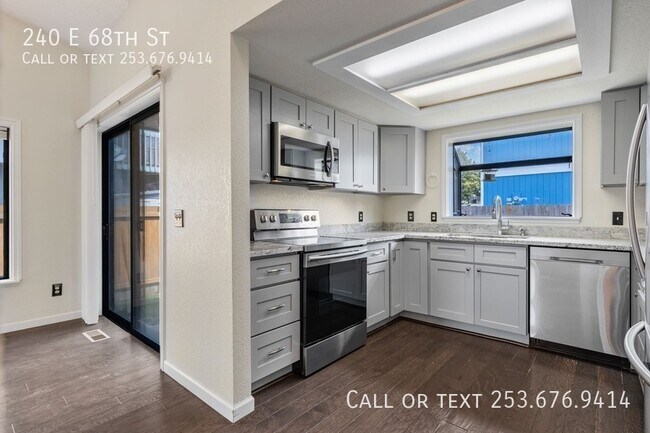 Building Photo - 240 E 68th St