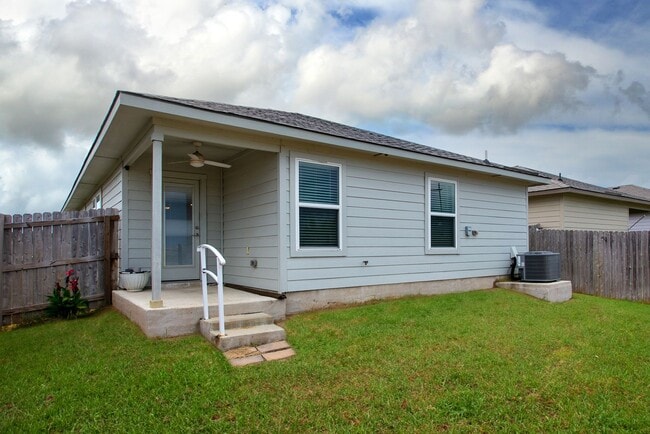 Building Photo - 3 Bedroom, 2 Bath in Midtown Subdivision C...