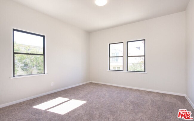 Building Photo - 751 Croft Ave