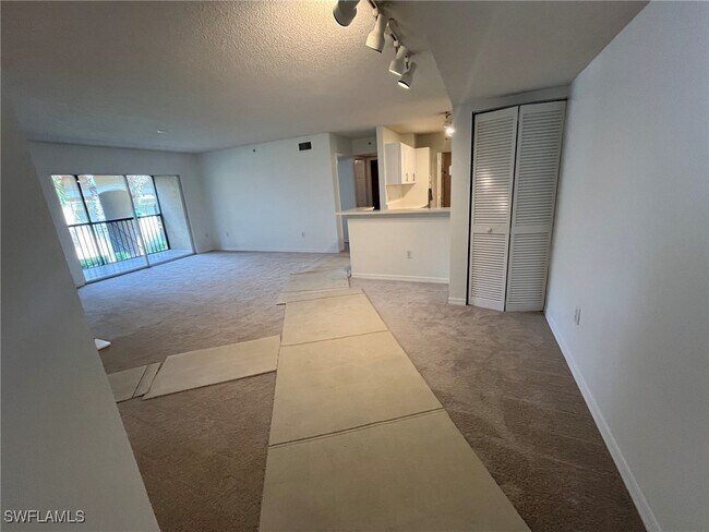 Building Photo - 8950 Colonnades Ct E