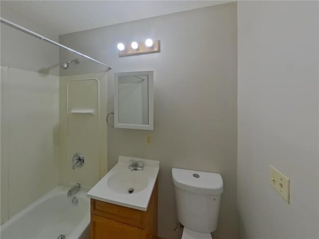 Building Photo - 2144 Sherwood Ave