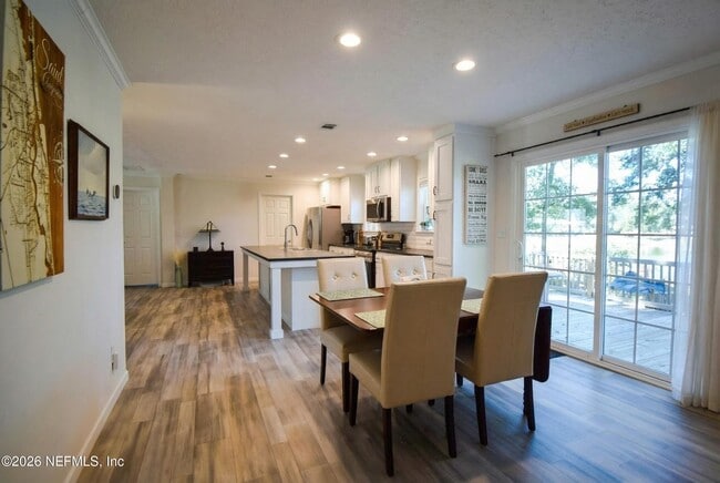 Building Photo - 204 Lakeview Dr