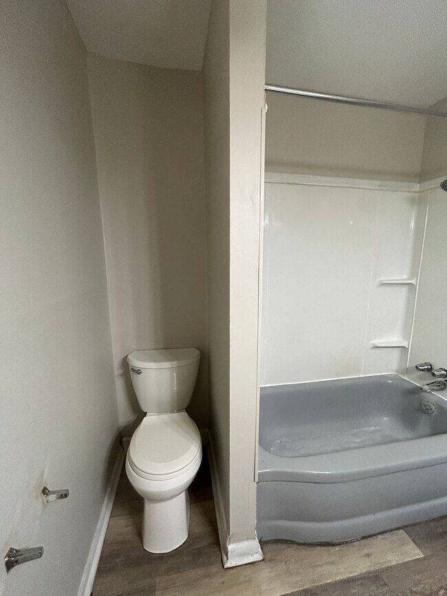 Building Photo - 5th- 308