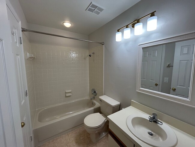 Building Photo - 645 Stafford Terrace