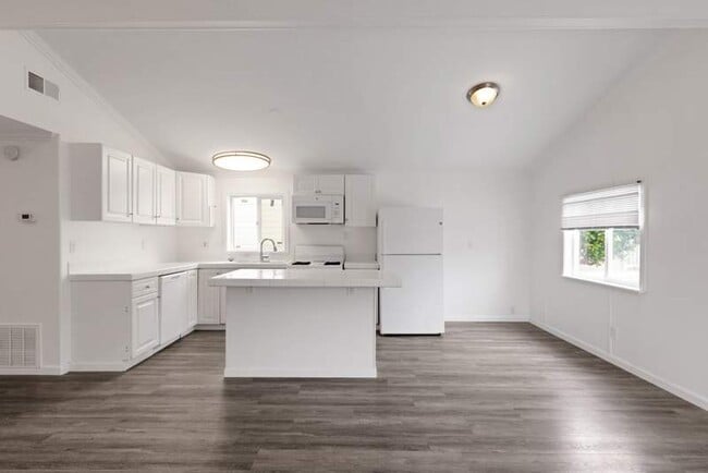 Building Photo - 149 1st Ave