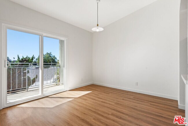 Building Photo - 836 Ashland Ave