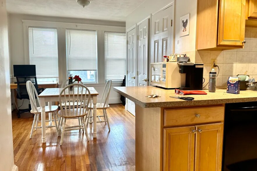 Building Photo - 220 Summer St