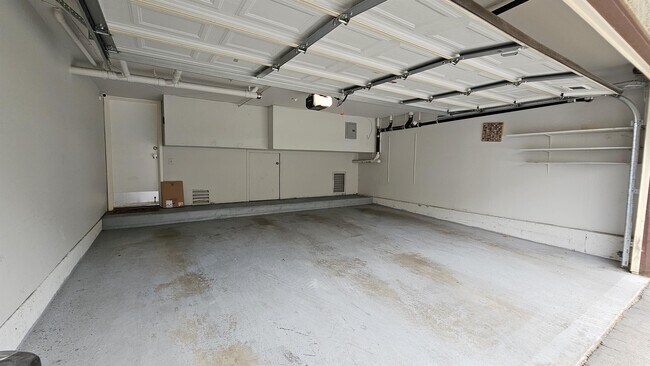 Building Photo - 8283 Willis Ave
