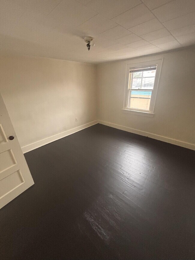 Building Photo - Spacious 2+ Bedroom in Prime Brunswick Location