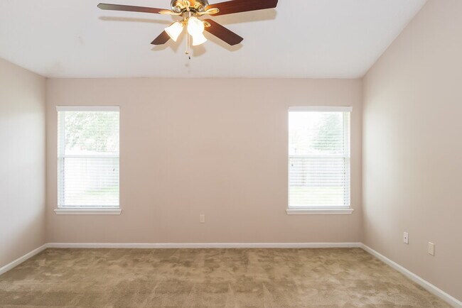 Building Photo - 8073 Leafcrest Dr