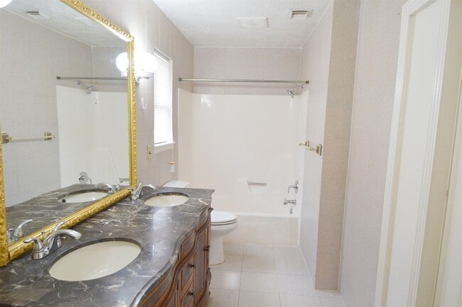 Building Photo - 6219 Gladewell Dr