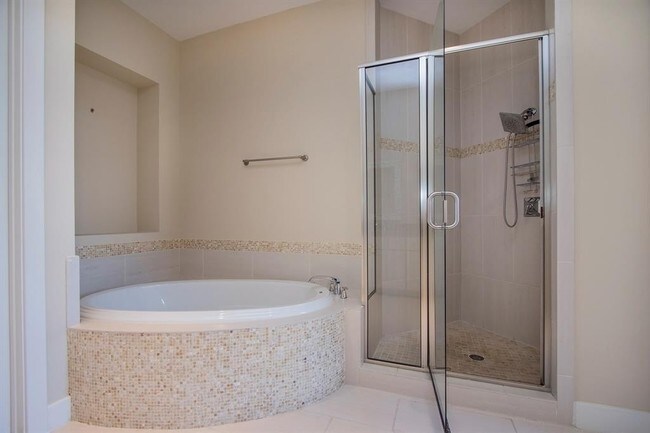 Building Photo - Contemporary townhome, rooftop terrace awa...