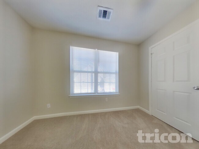 Building Photo - 5132 Meadows Lake Dr