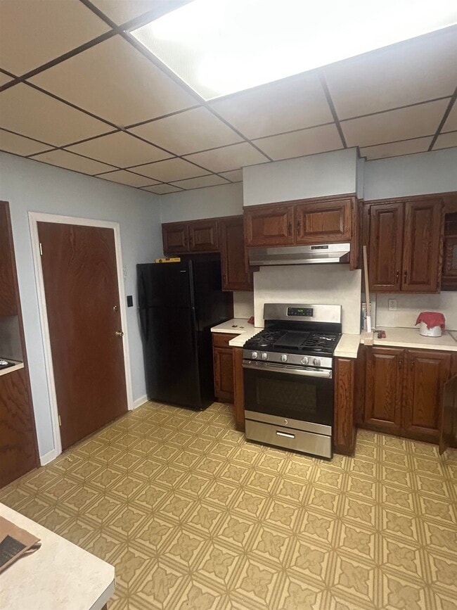 Building Photo - 18 W 16th St